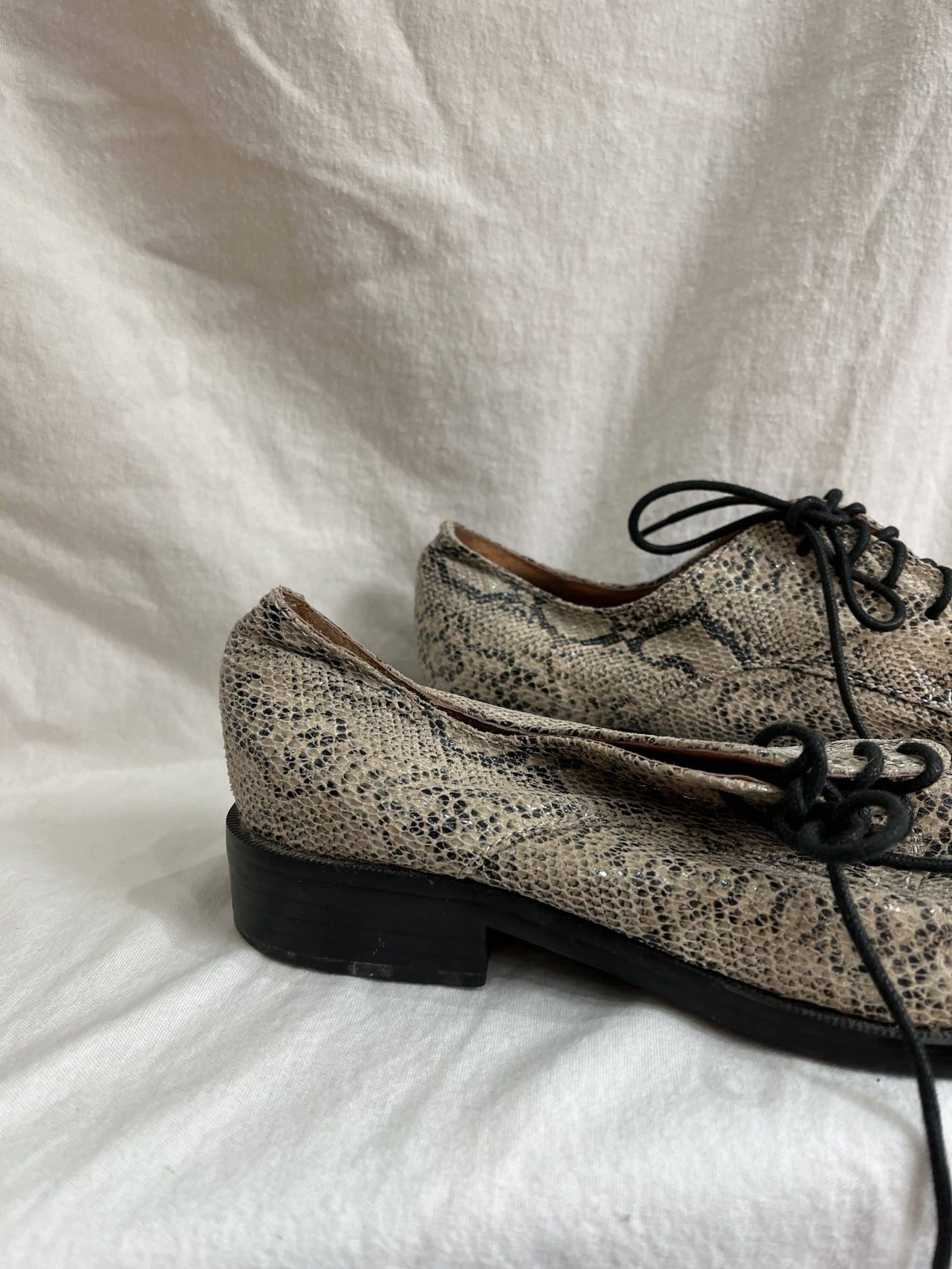 Snakeskin print leather shoes UK4