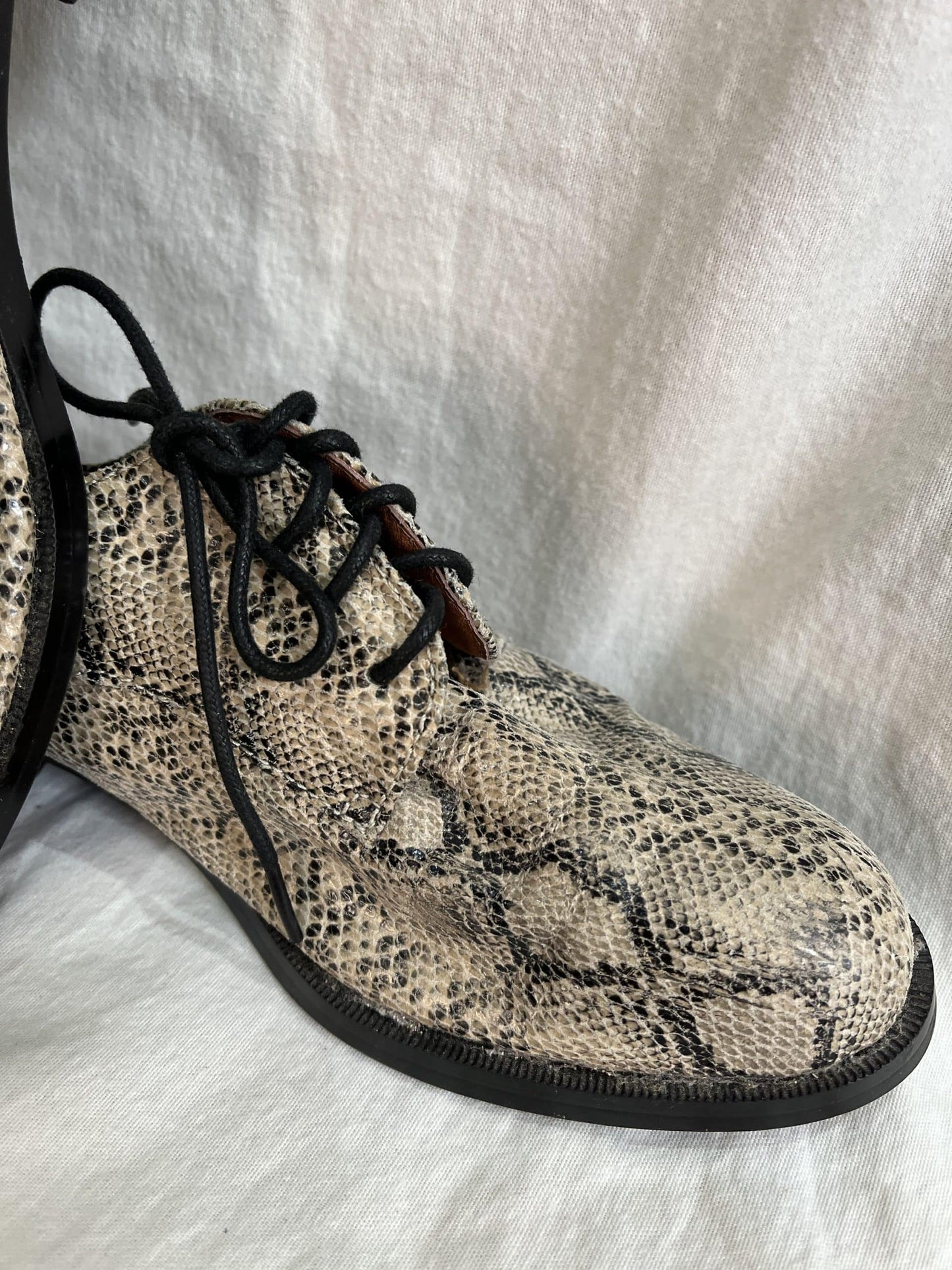 Snakeskin print leather shoes UK4