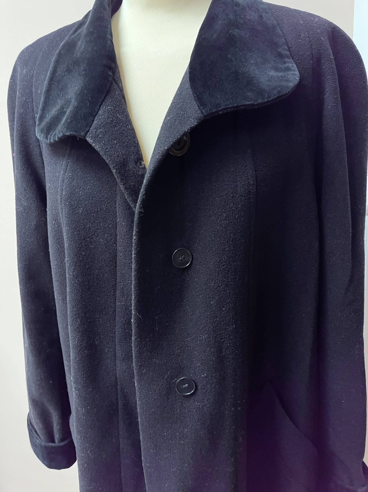 Vintage wool cashmere mix black coat with velvet collar and cuffs size 38