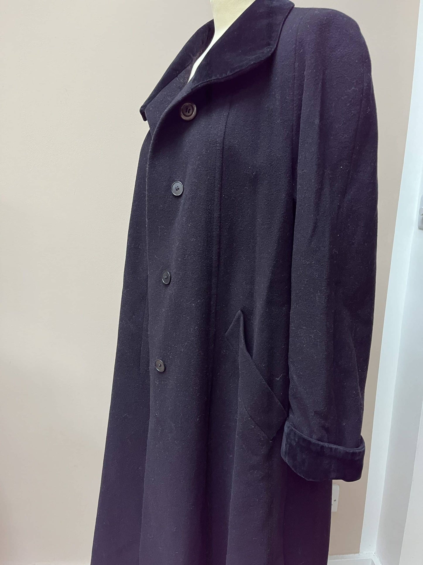 Vintage wool cashmere mix black coat with velvet collar and cuffs size 38