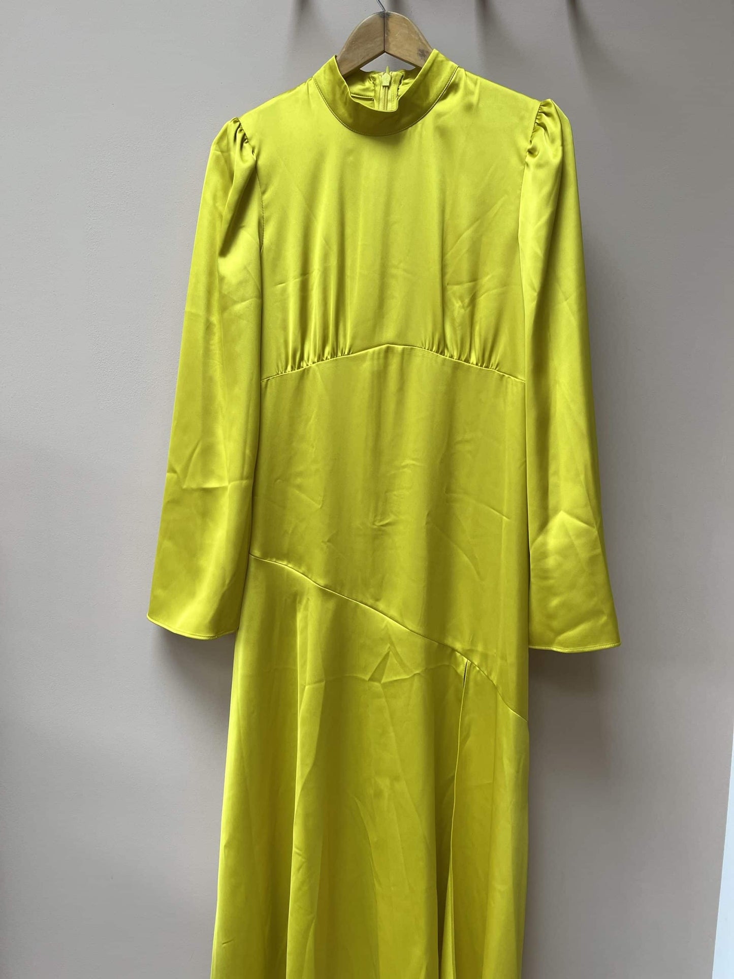 Stunning satin feel dress, size 12