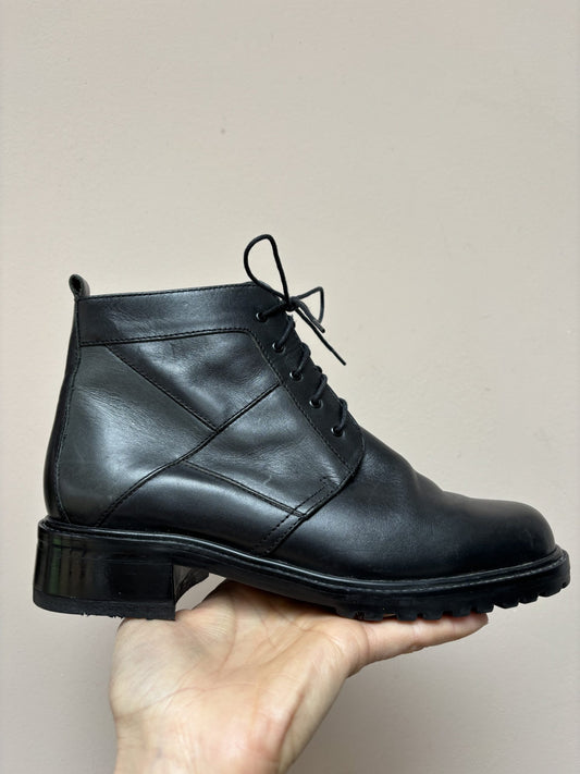 Vintage leather boots size UK4