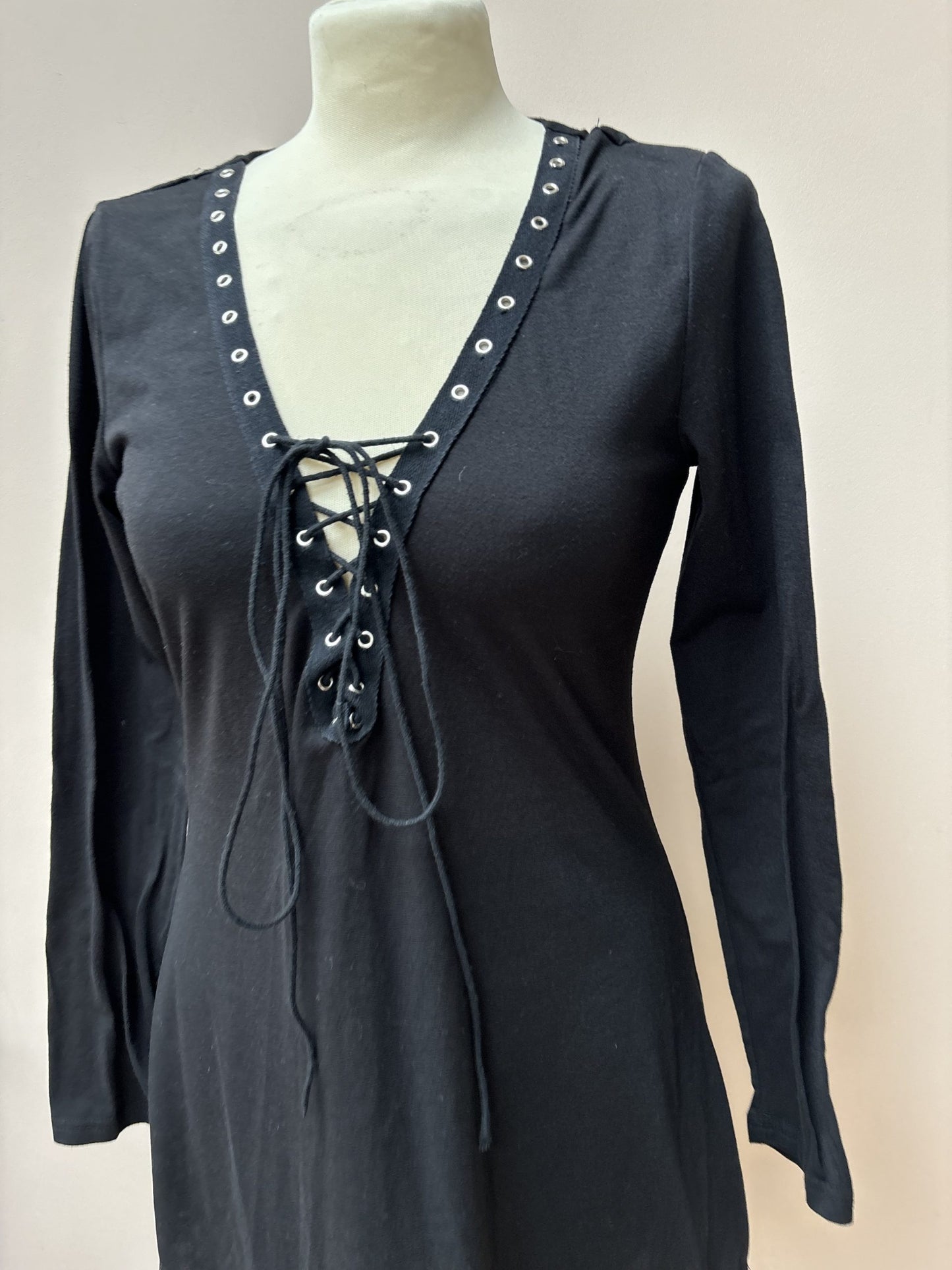 Black lace front top size M