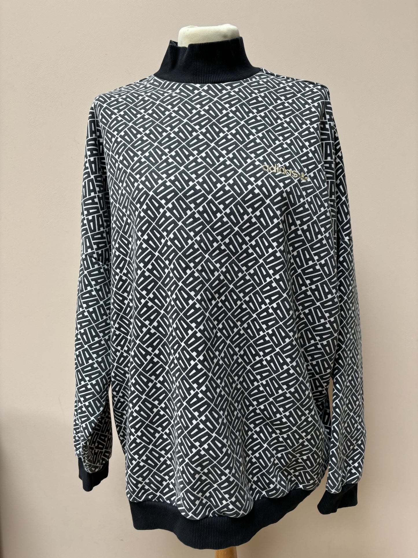 Vintage Adidas sweatshirt size 16
