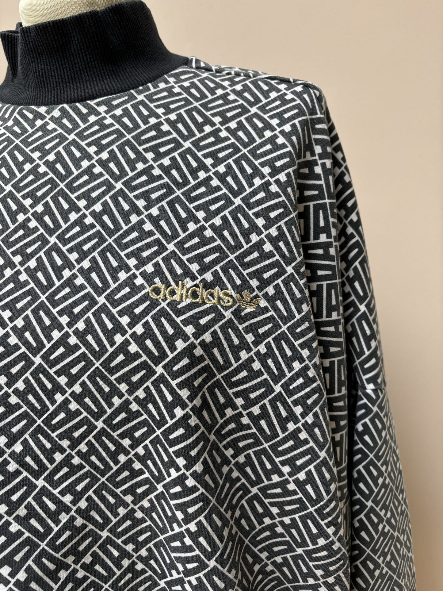 Vintage Adidas sweatshirt size 16