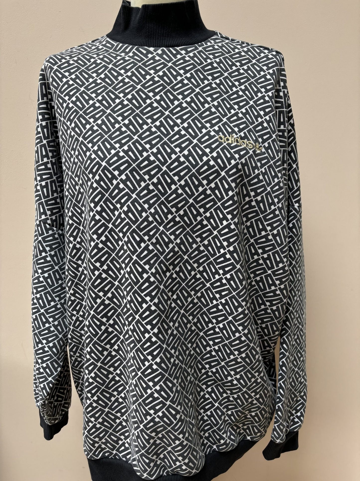 Vintage Adidas sweatshirt size 16