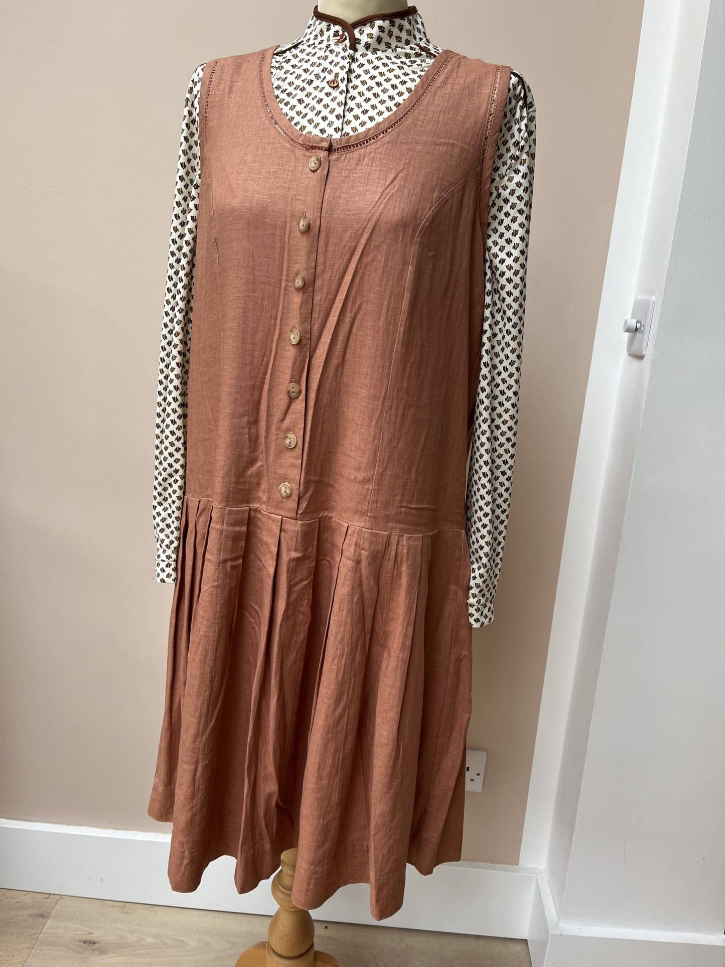 Vintage linen dress, dropped waist. Size 12/14