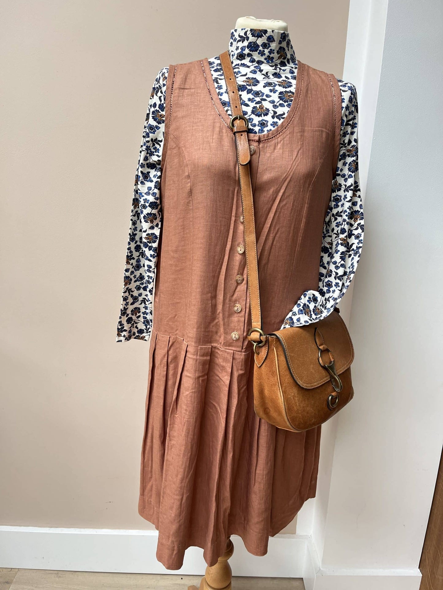 Vintage linen dress, dropped waist. Size 12/14