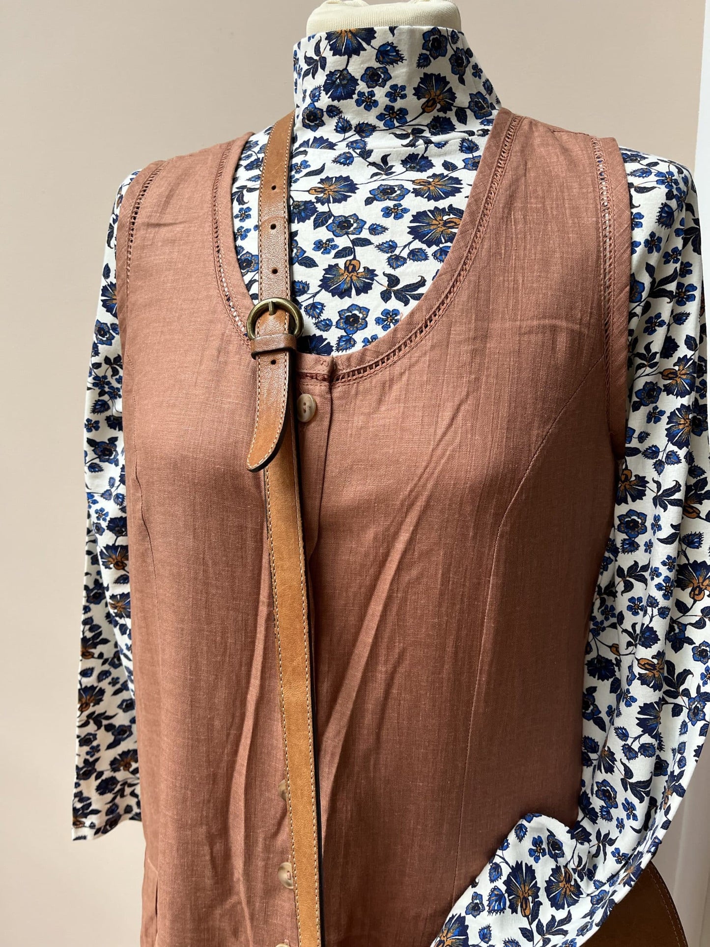 Vintage linen dress, dropped waist. Size 12/14