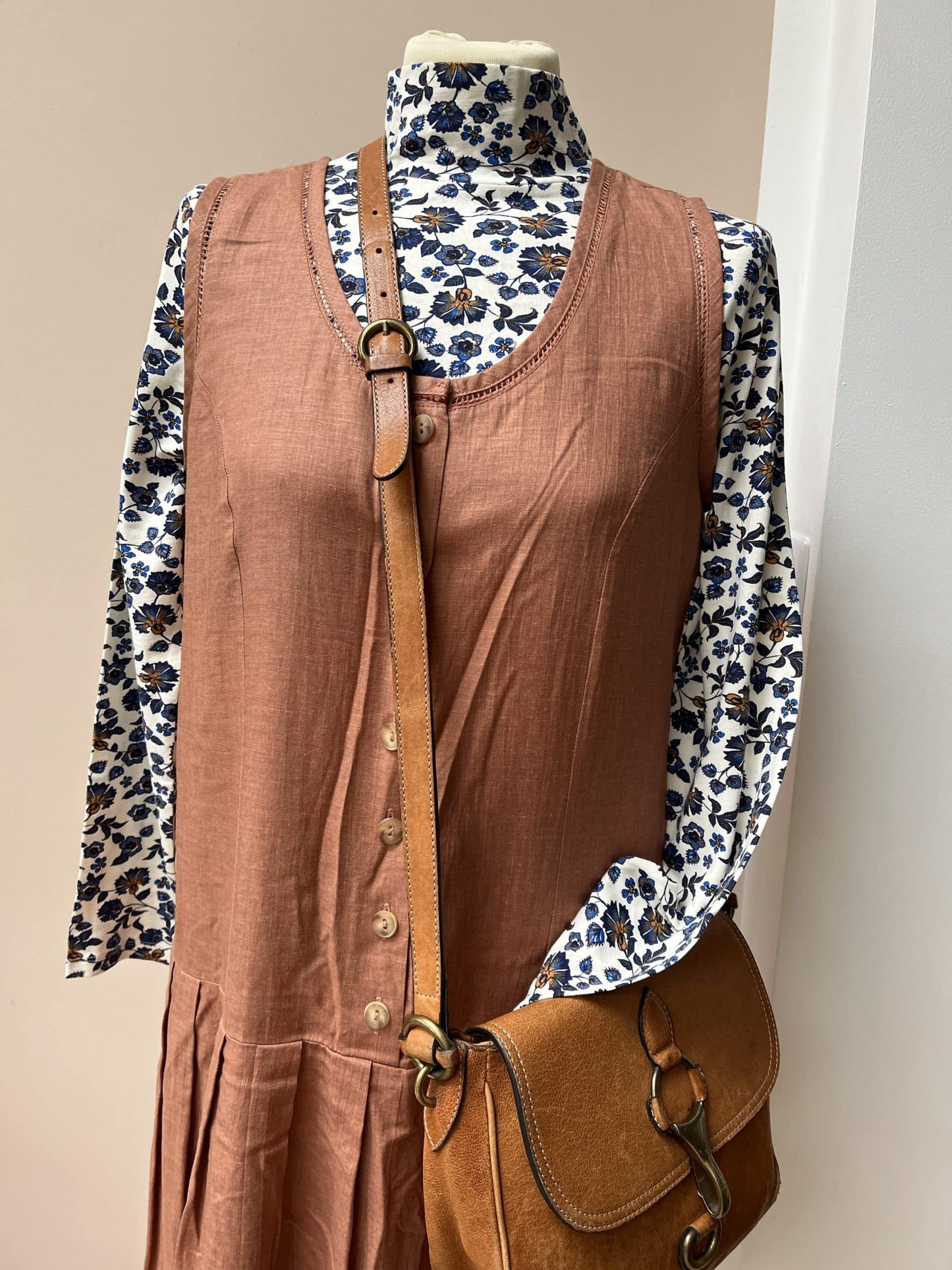 Vintage linen dress, dropped waist. Size 12/14