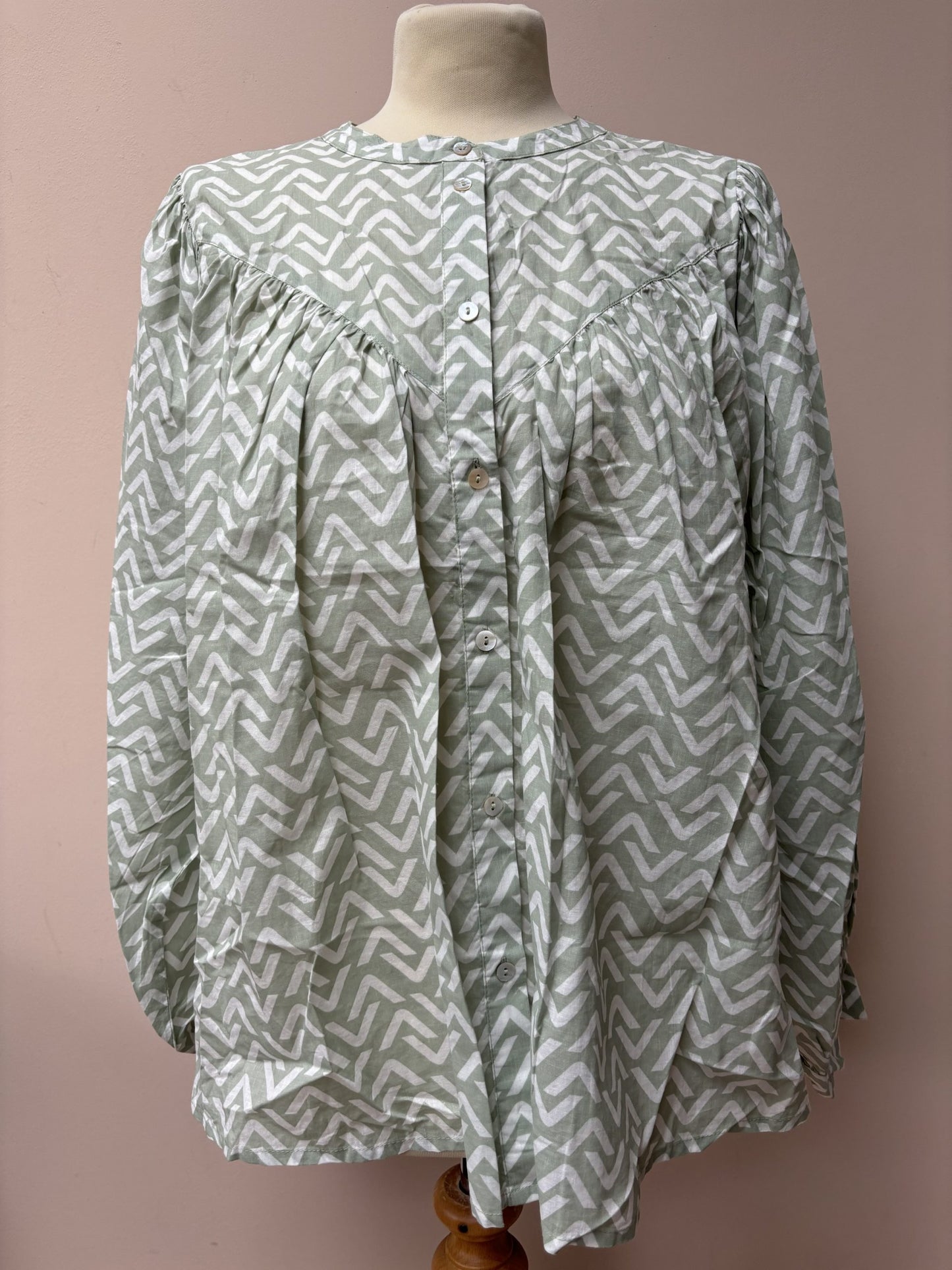 Cotton billowy sleeve blouse size Large