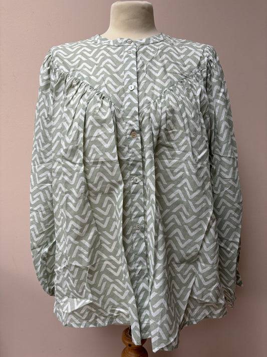 Cotton billowy sleeve blouse size Large