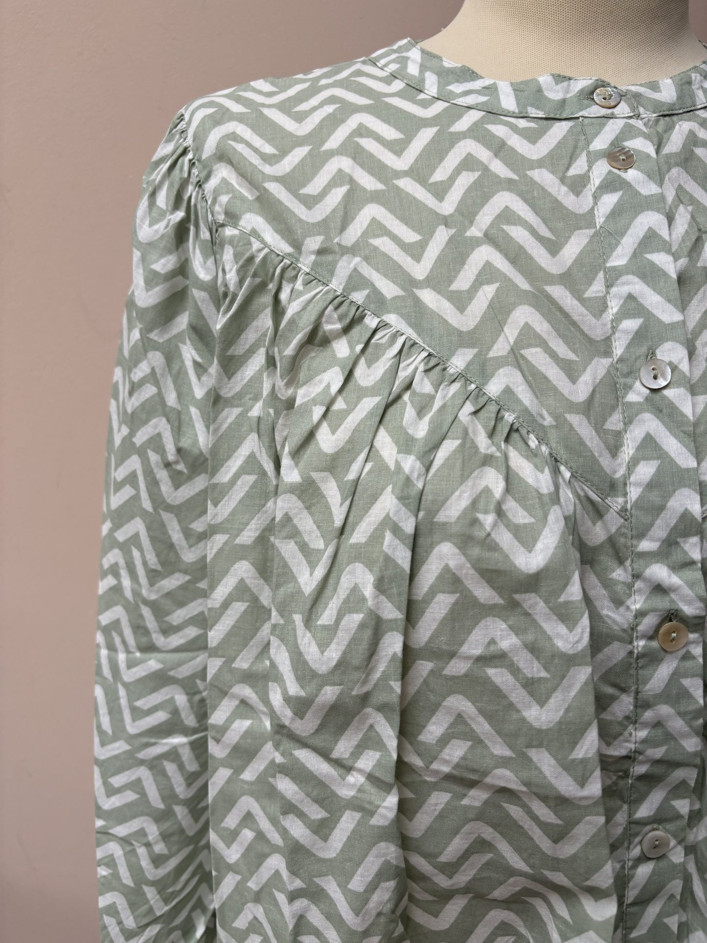 Cotton billowy sleeve blouse size Large