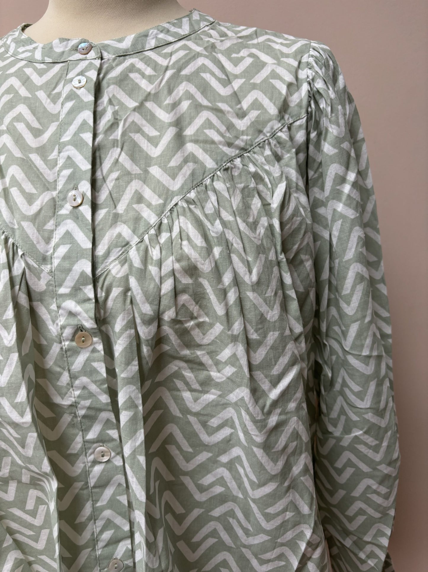 Cotton billowy sleeve blouse size Large