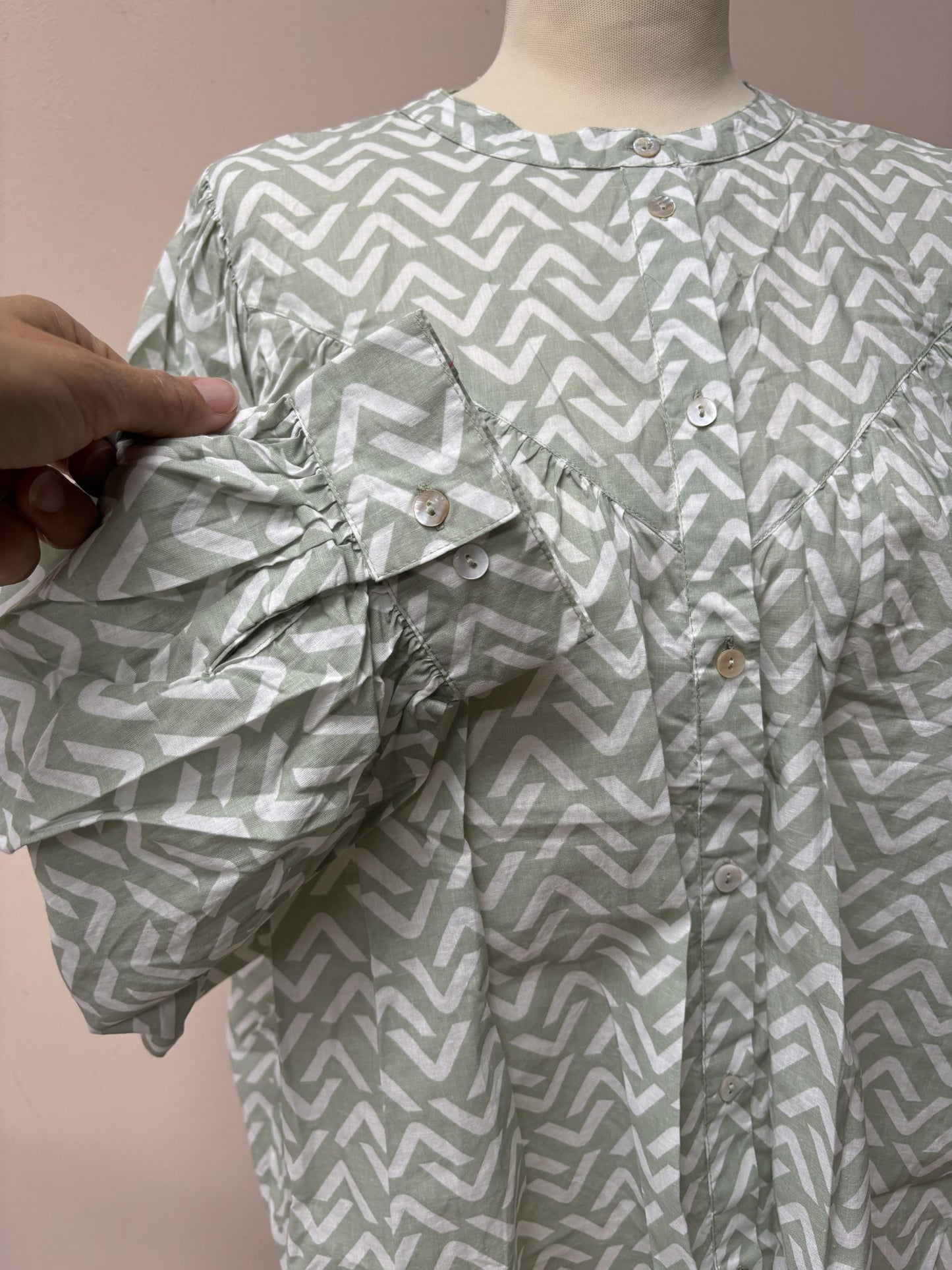 Cotton billowy sleeve blouse size Large
