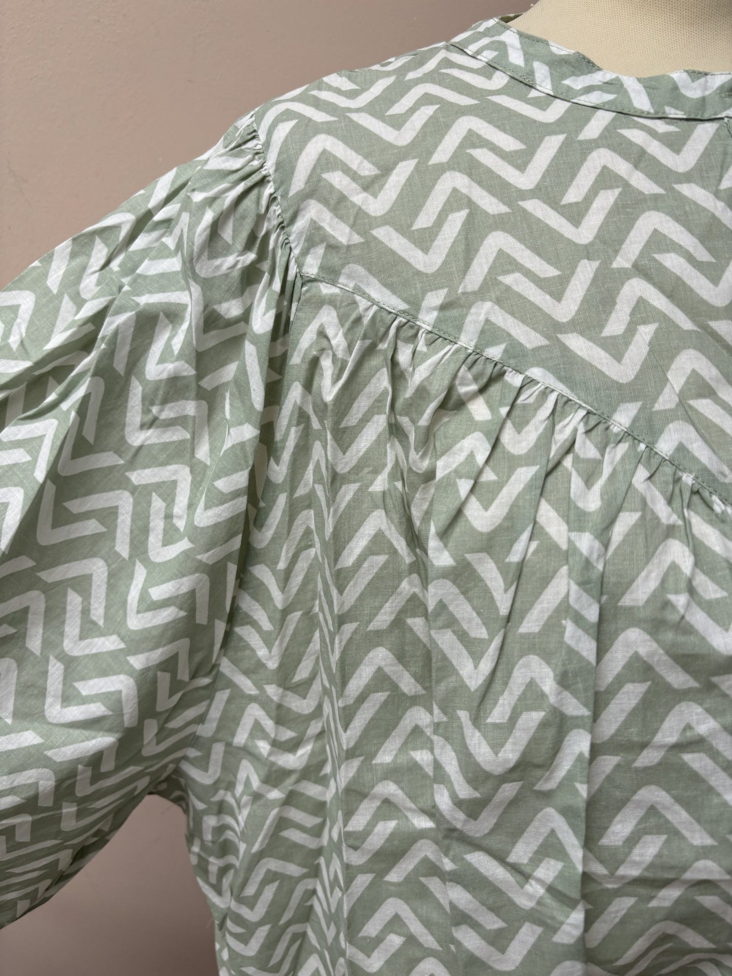 Cotton billowy sleeve blouse size Large