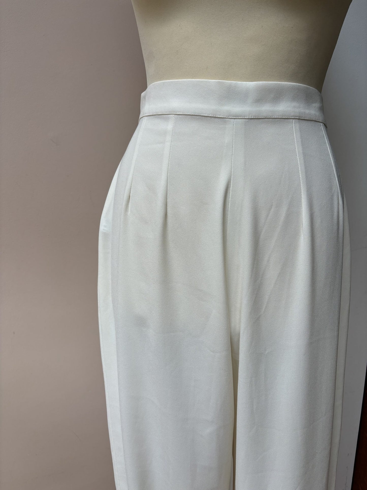 Vintage off white trousers with pleated front size 10