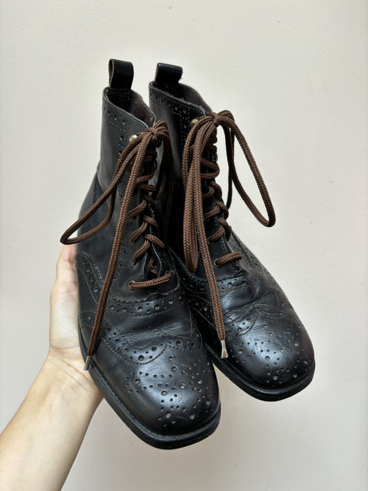Vintage brown leather boots UK4