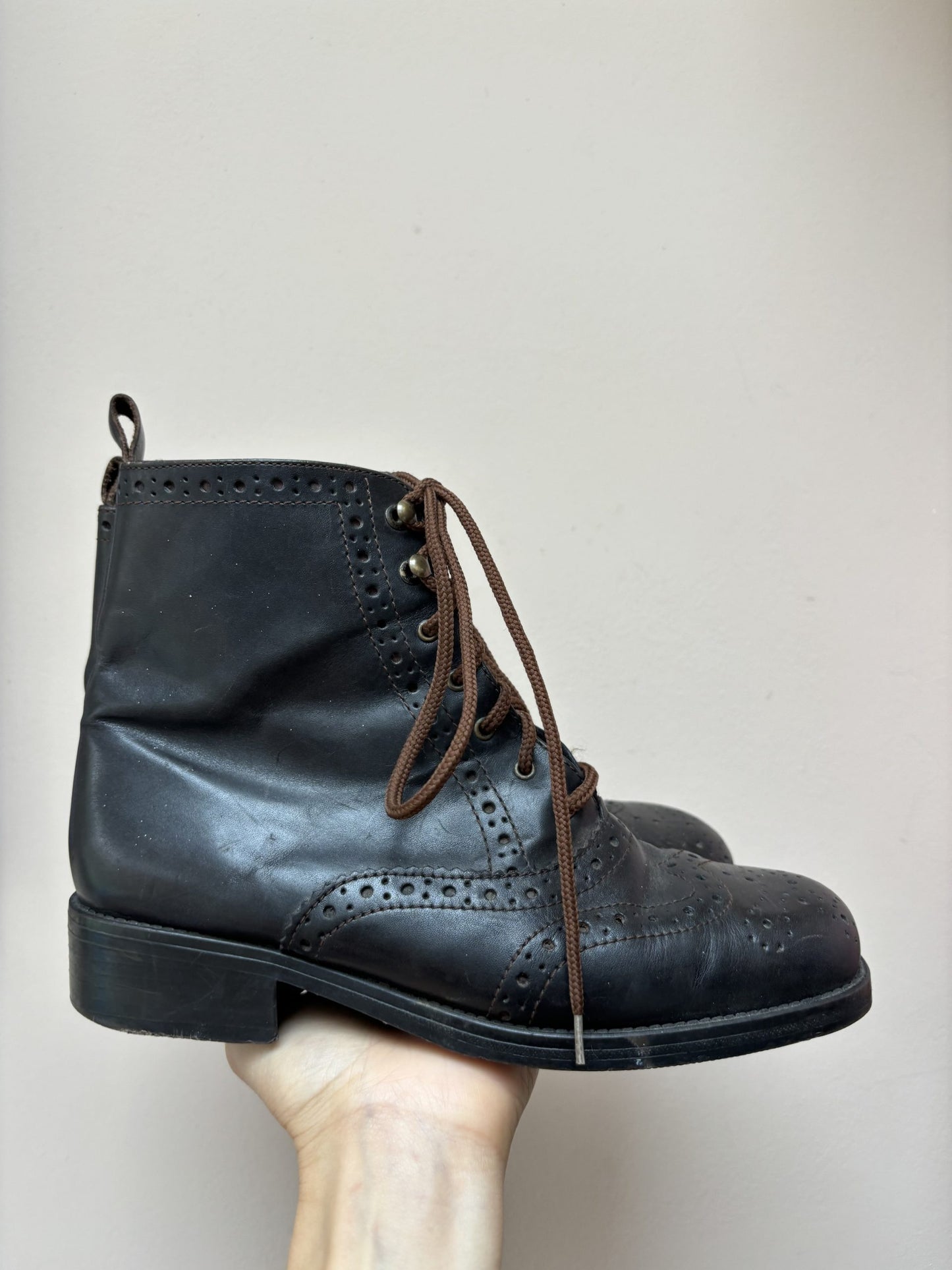 Vintage brown leather boots UK4