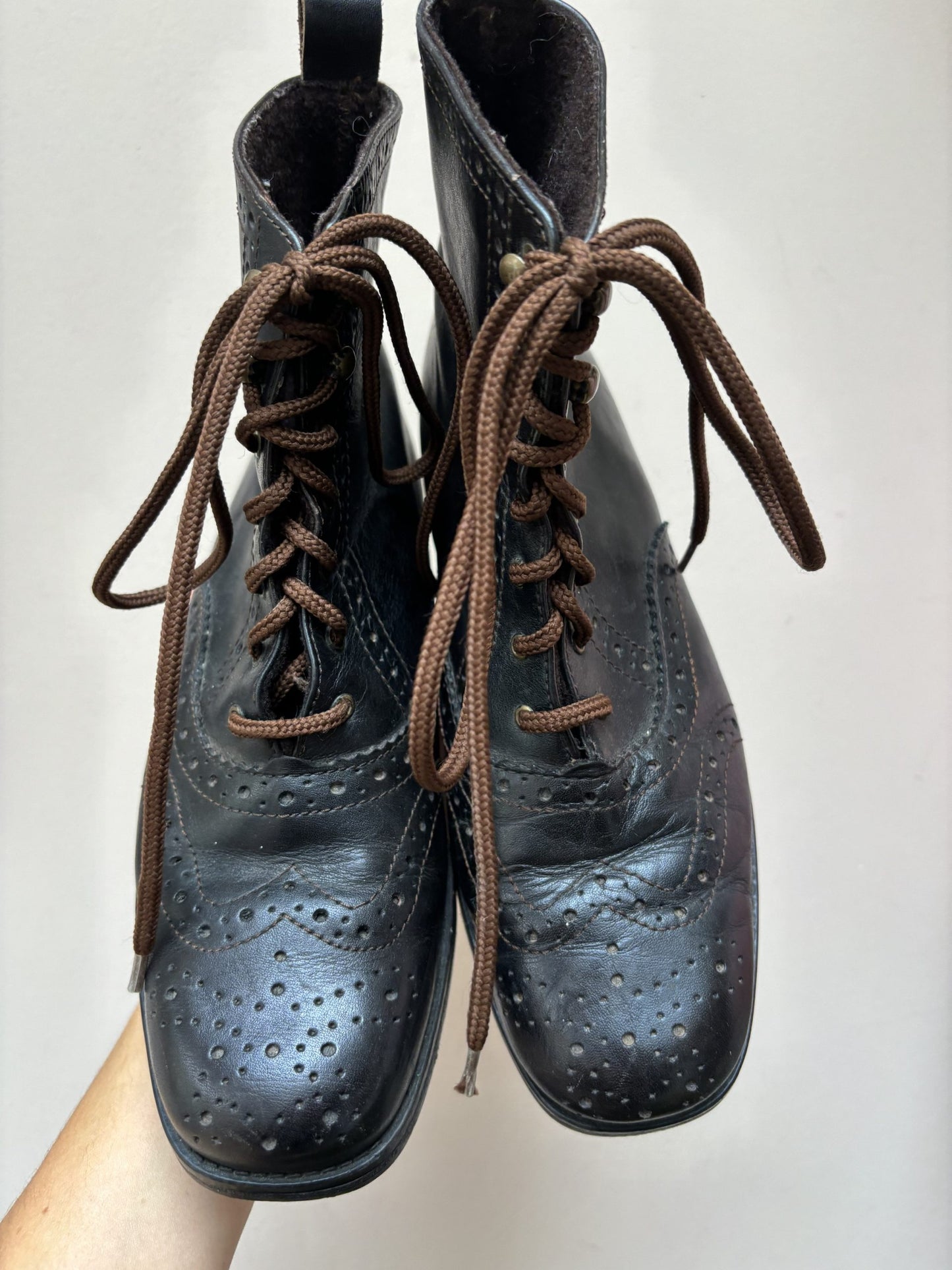 Vintage brown leather boots UK4