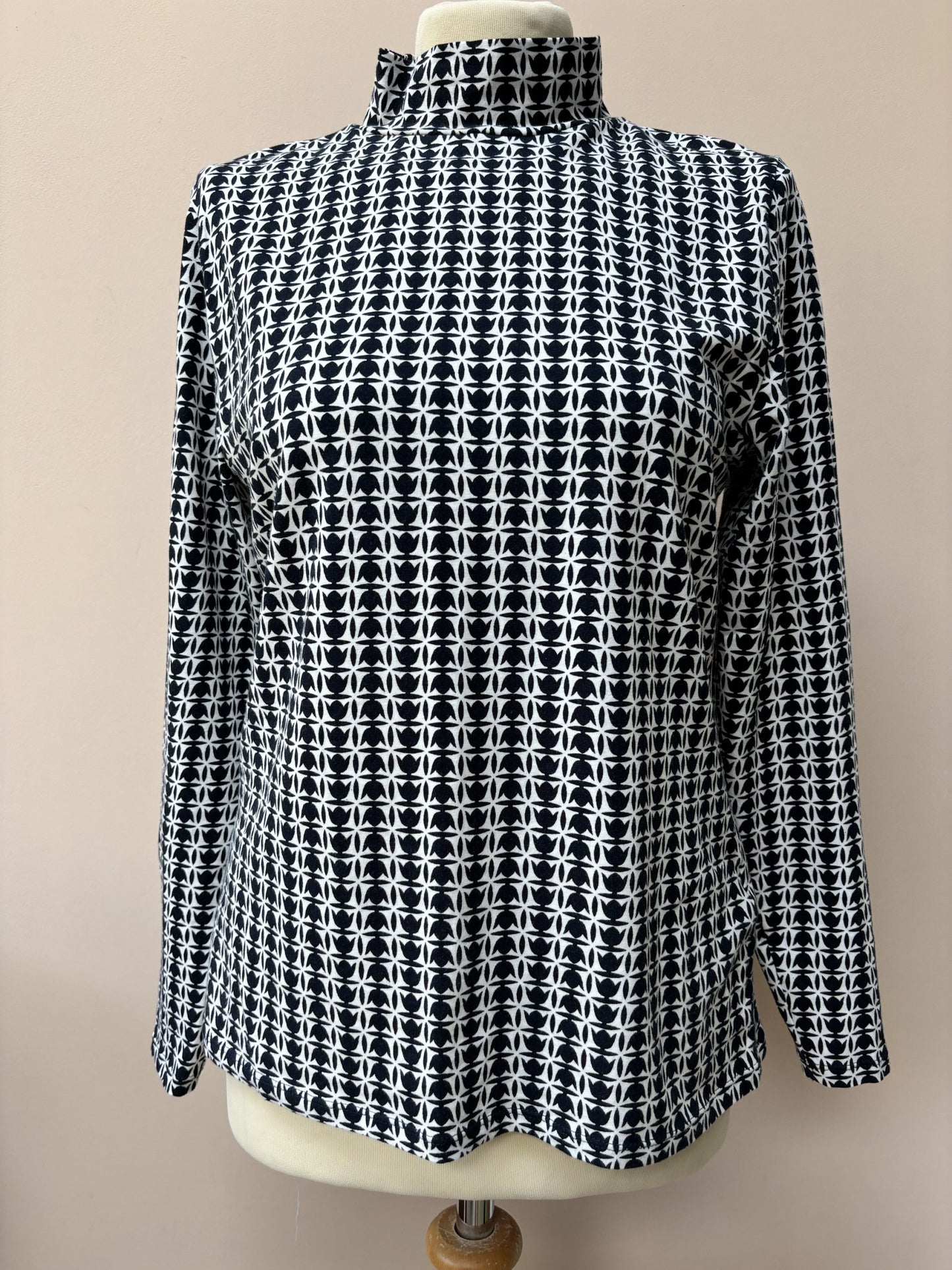 Cotton roll neck top size 14