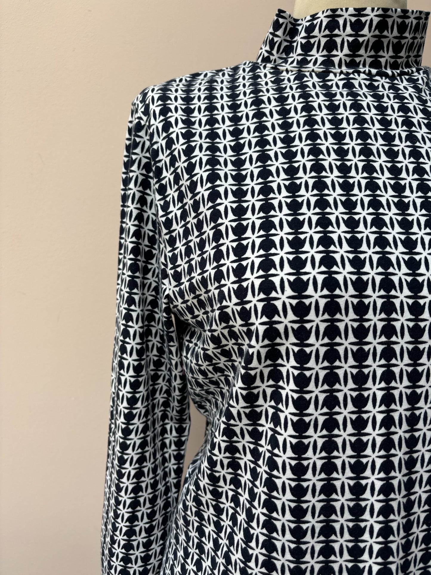 Cotton roll neck top size 14