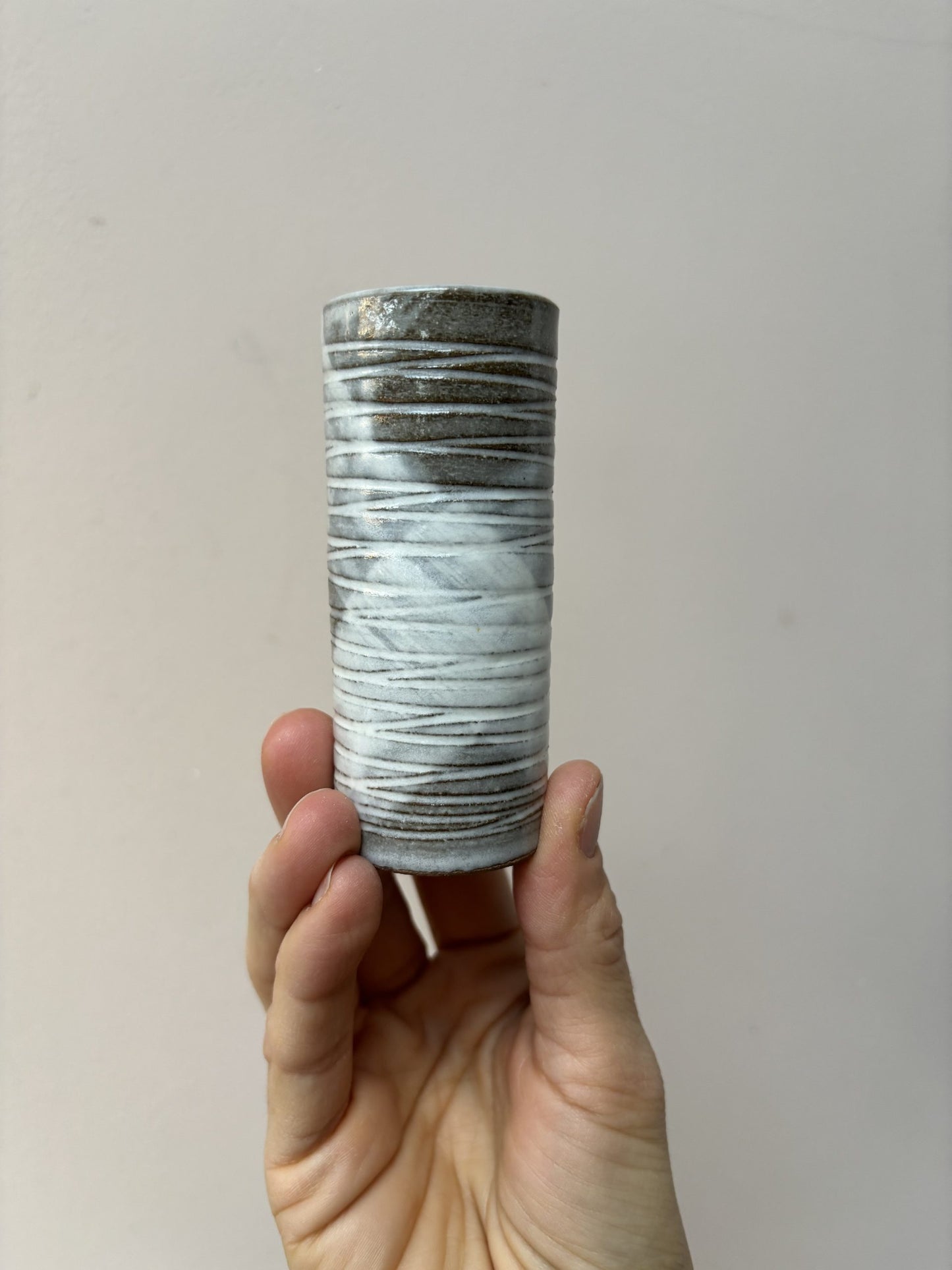 Little ribbed tube vase