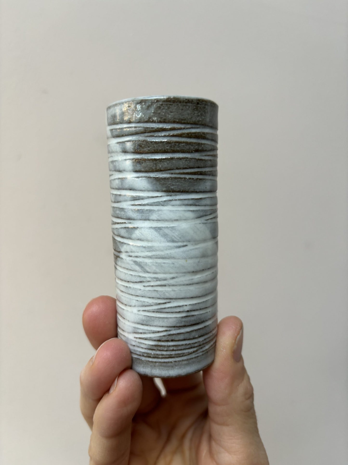 Little ribbed tube vase