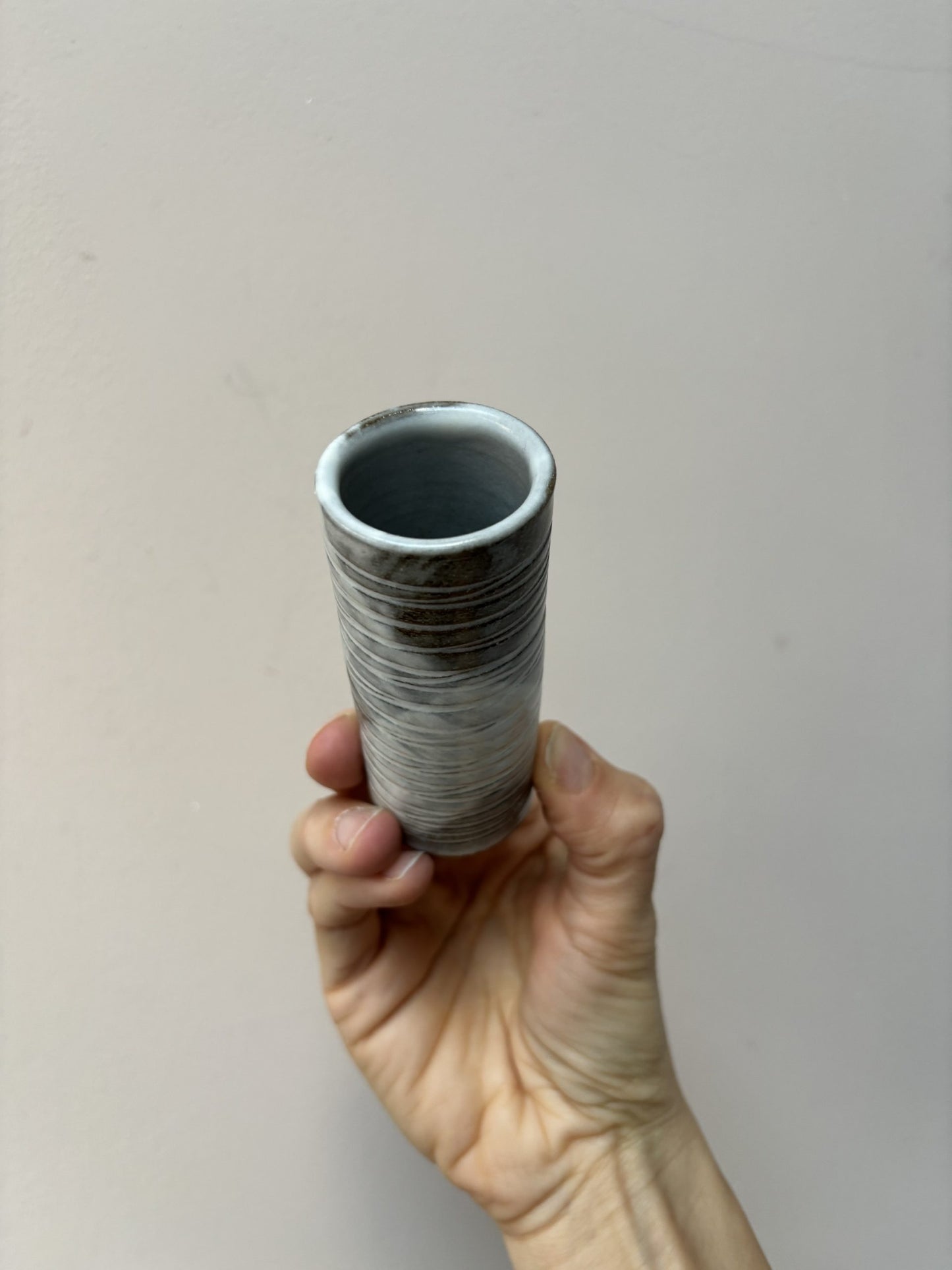 Little ribbed tube vase