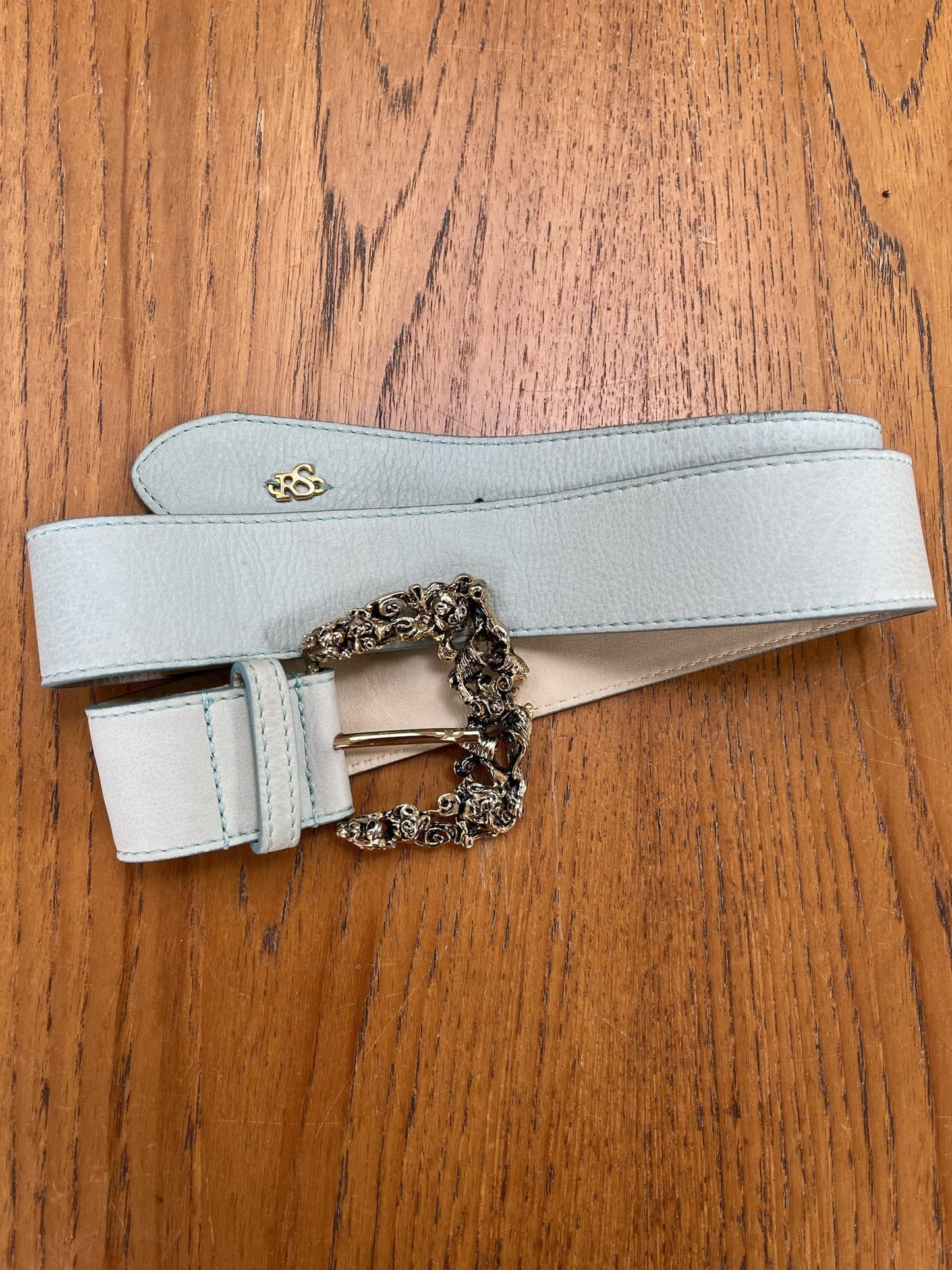Stunning Roberta Scarpa leather belt in a beautiful pale blue. Size Large