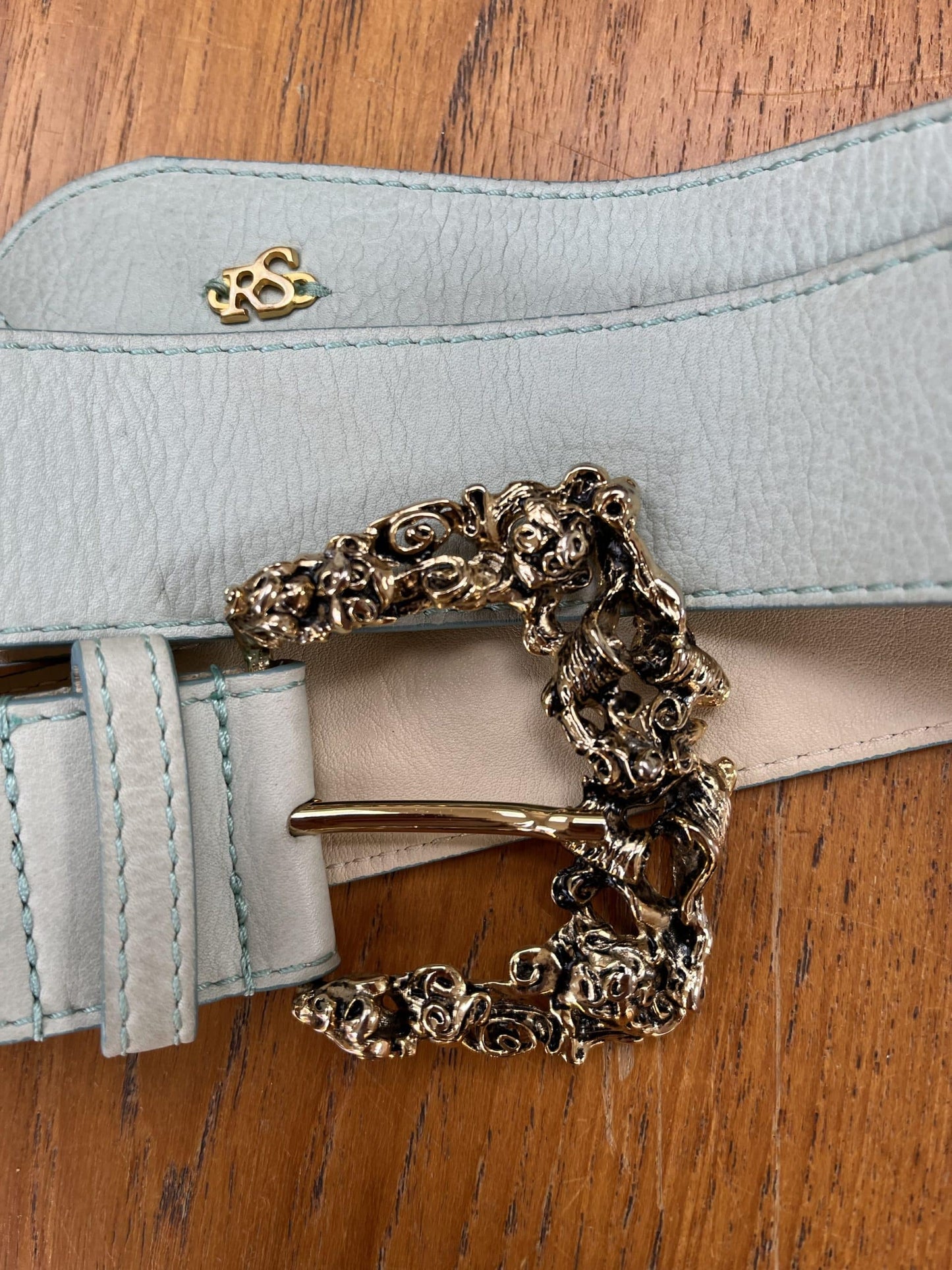 Stunning Roberta Scarpa leather belt in a beautiful pale blue. Size Large