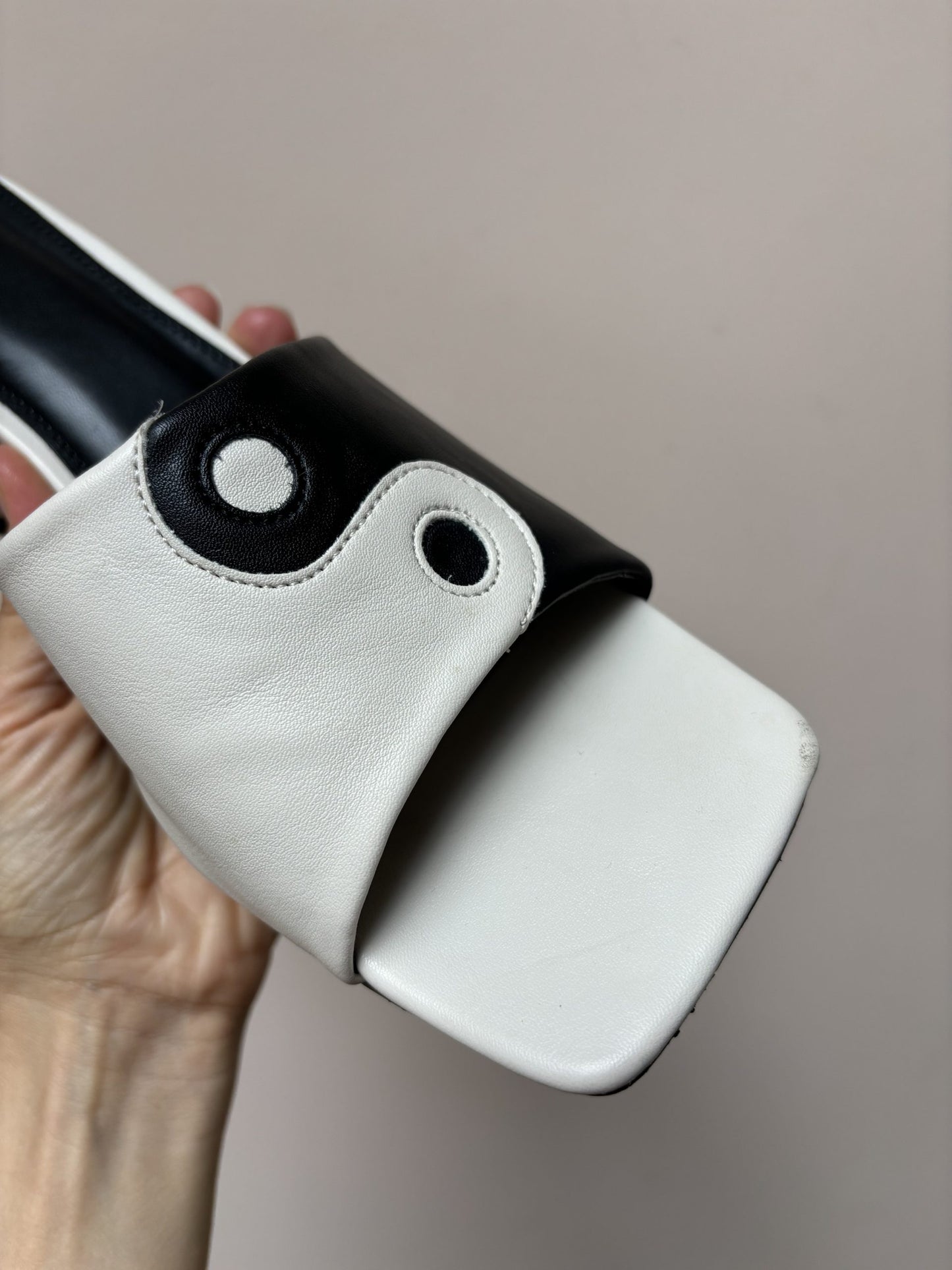 Ying yang shoes size 8