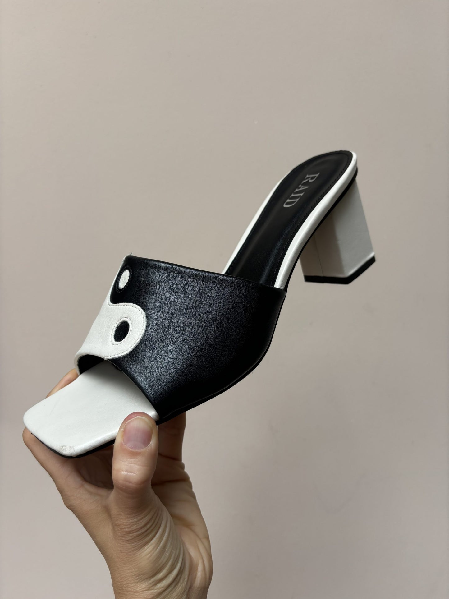 Ying yang shoes size 8