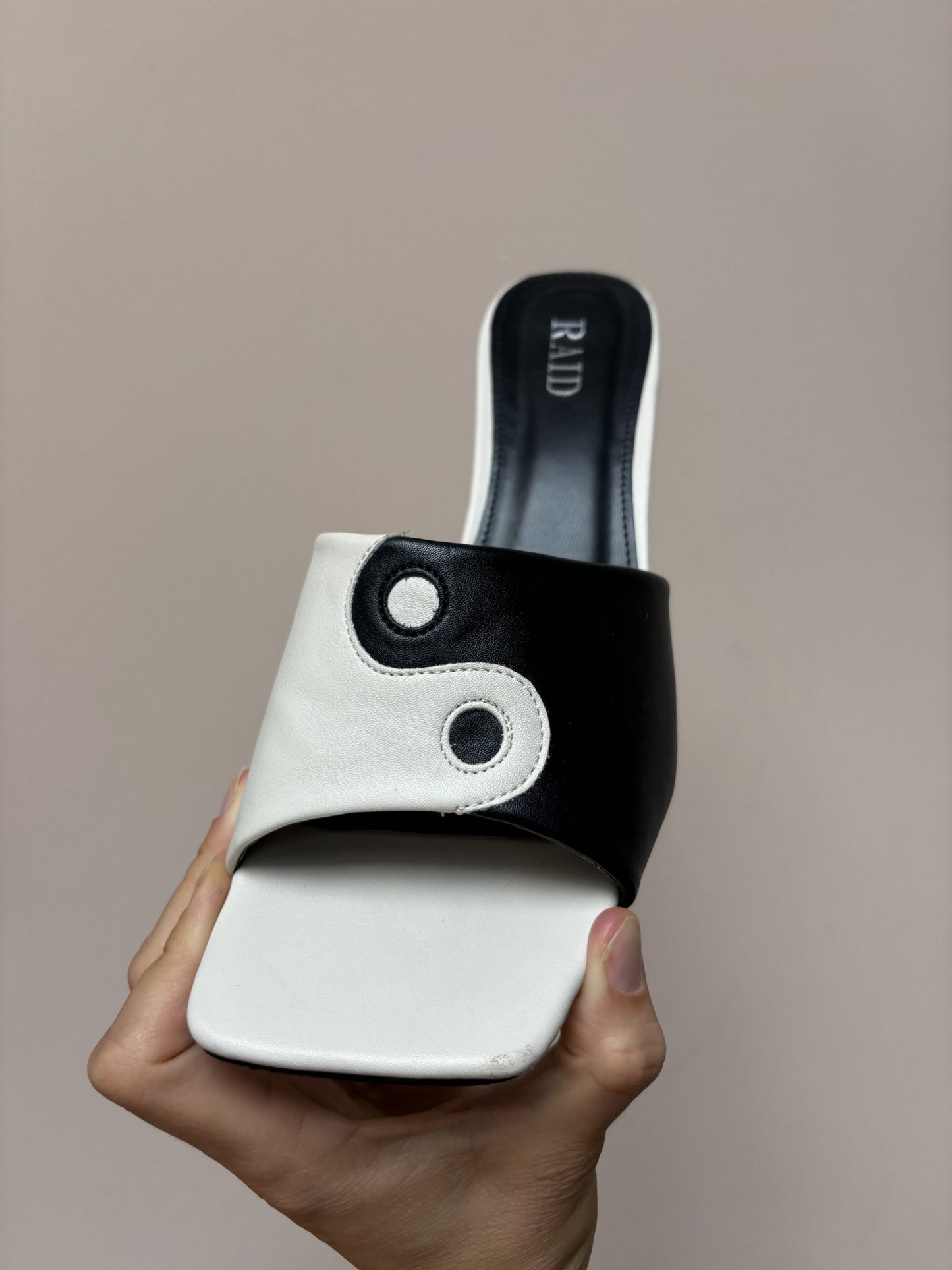 Ying yang shoes size 8