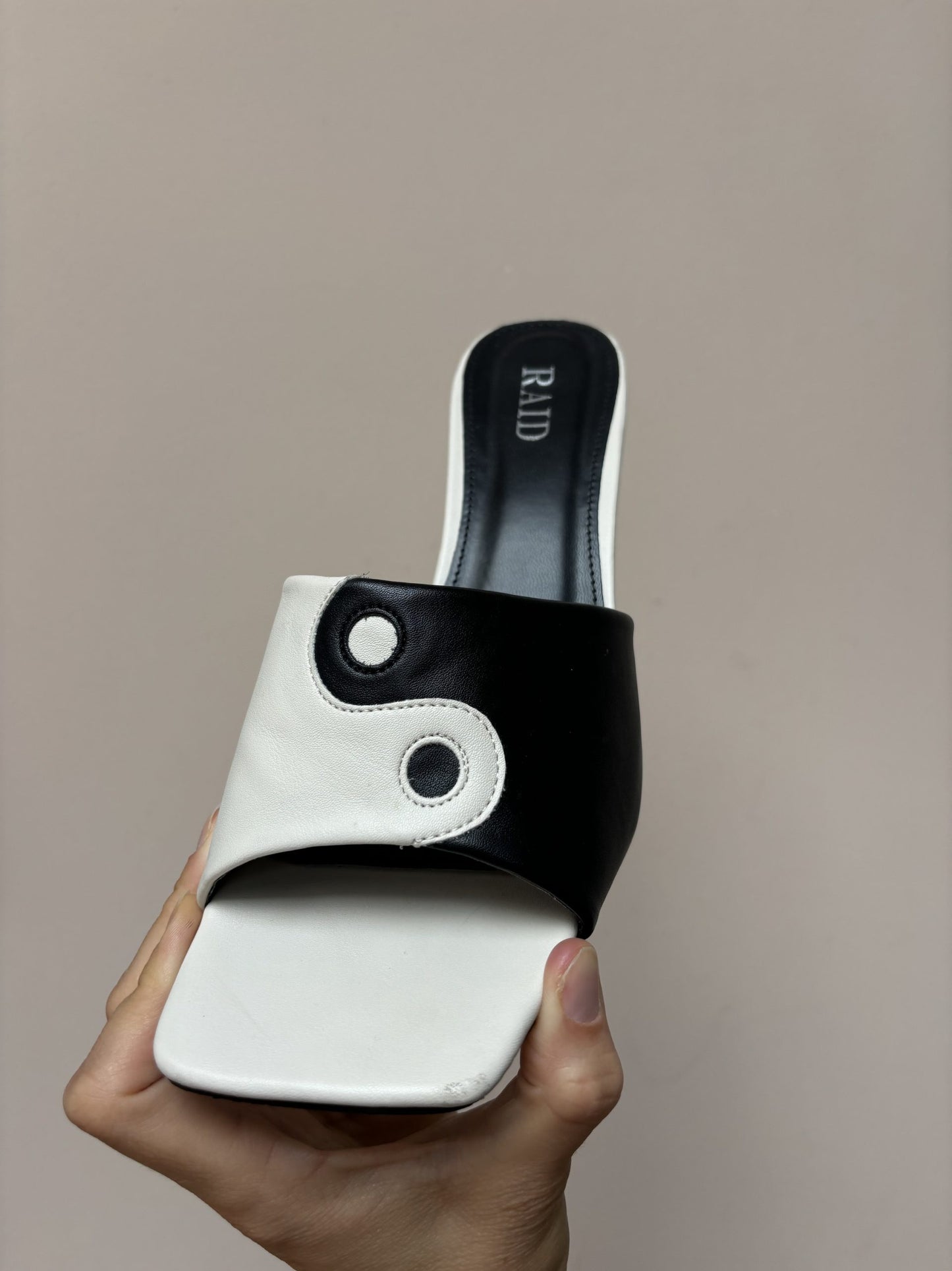 Ying yang shoes size 8