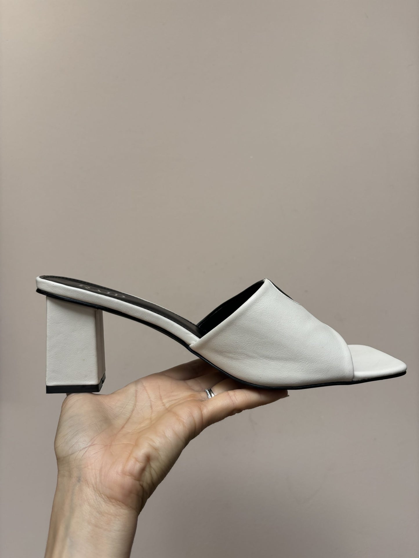 Ying yang shoes size 8