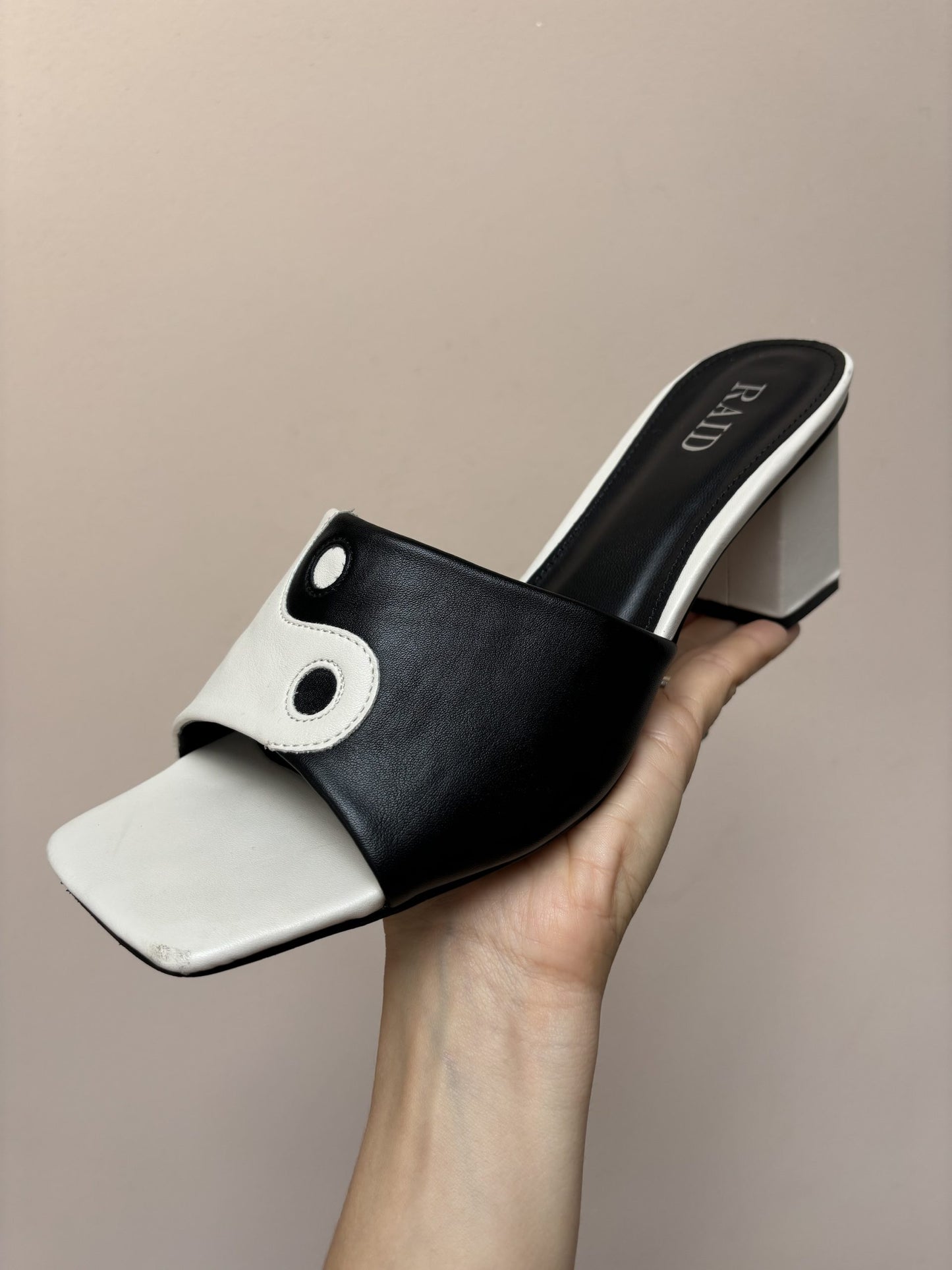 Ying yang shoes size 8