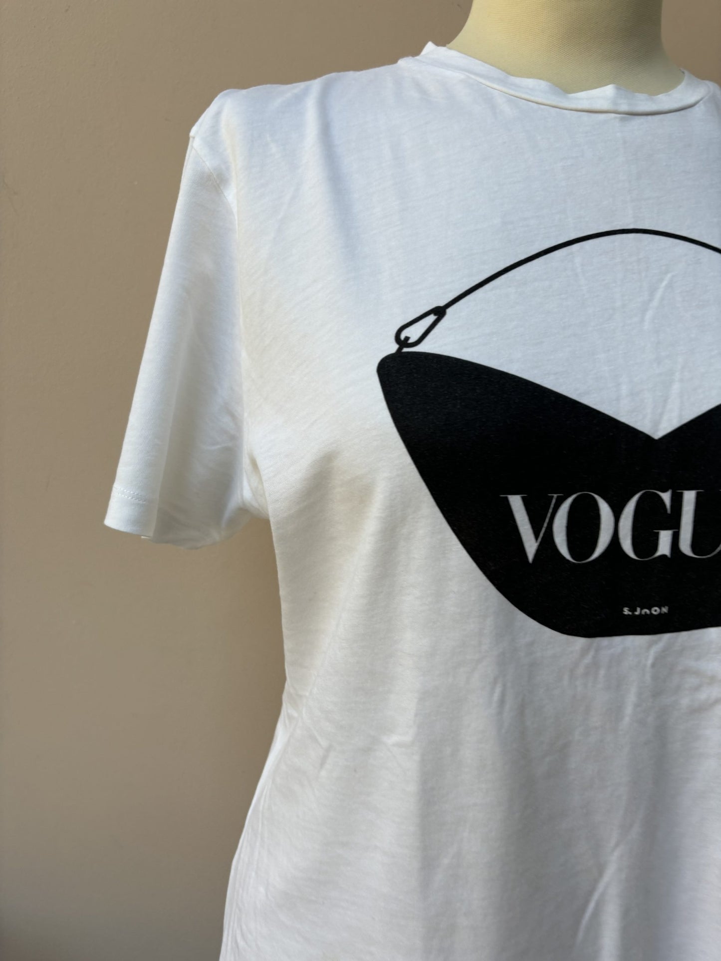 Vogue tshirt size S/M
