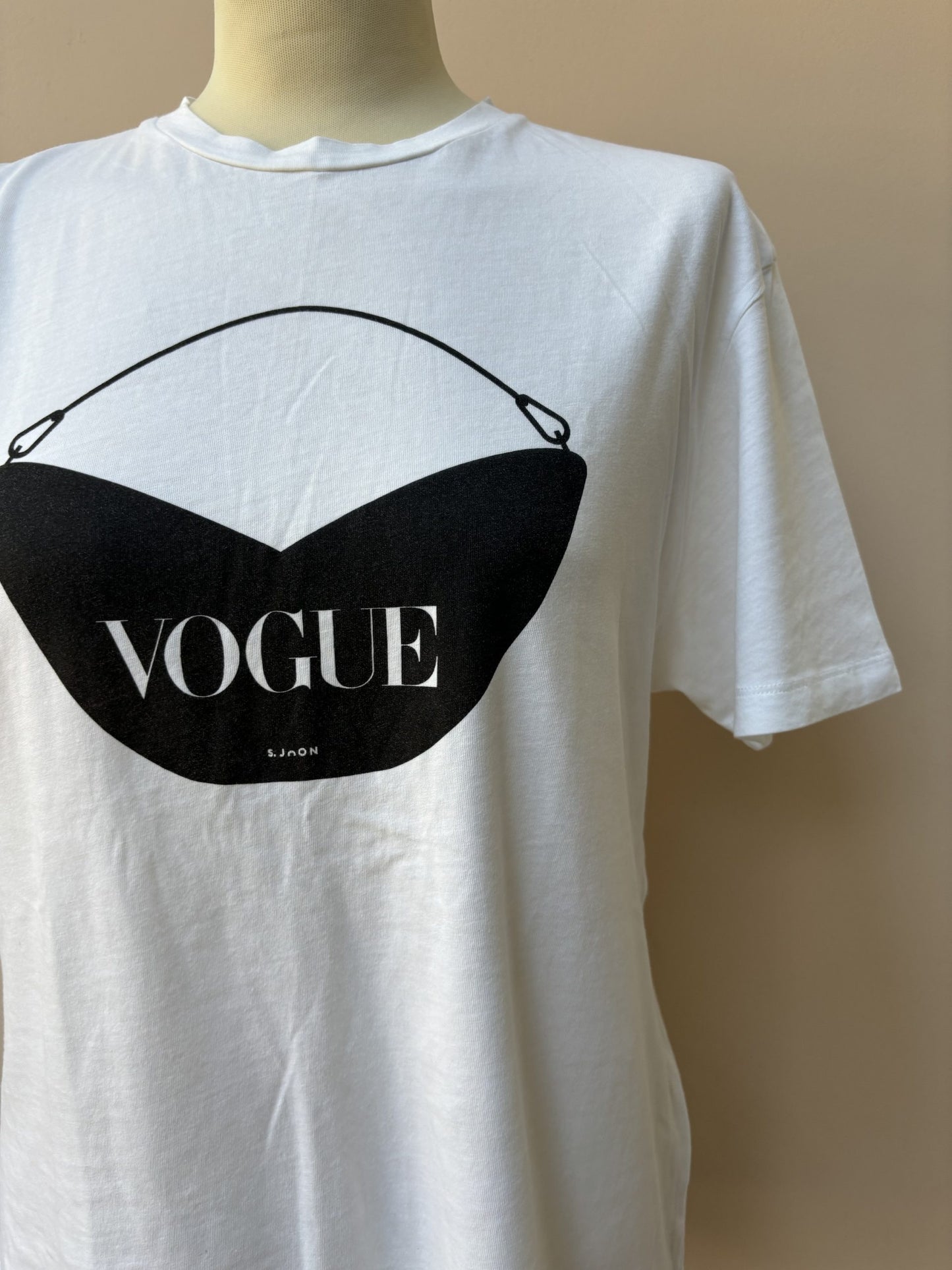 Vogue tshirt size S/M