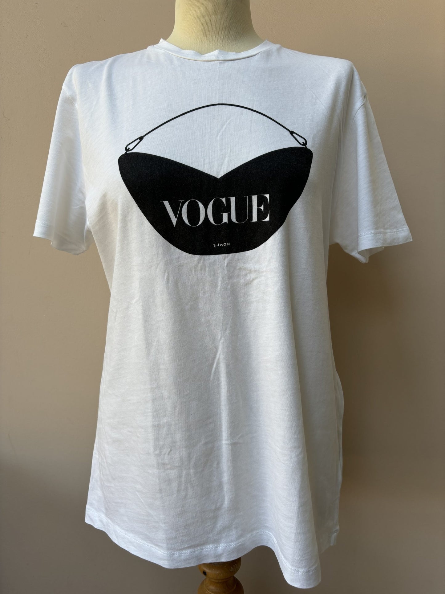 Vogue tshirt size S/M