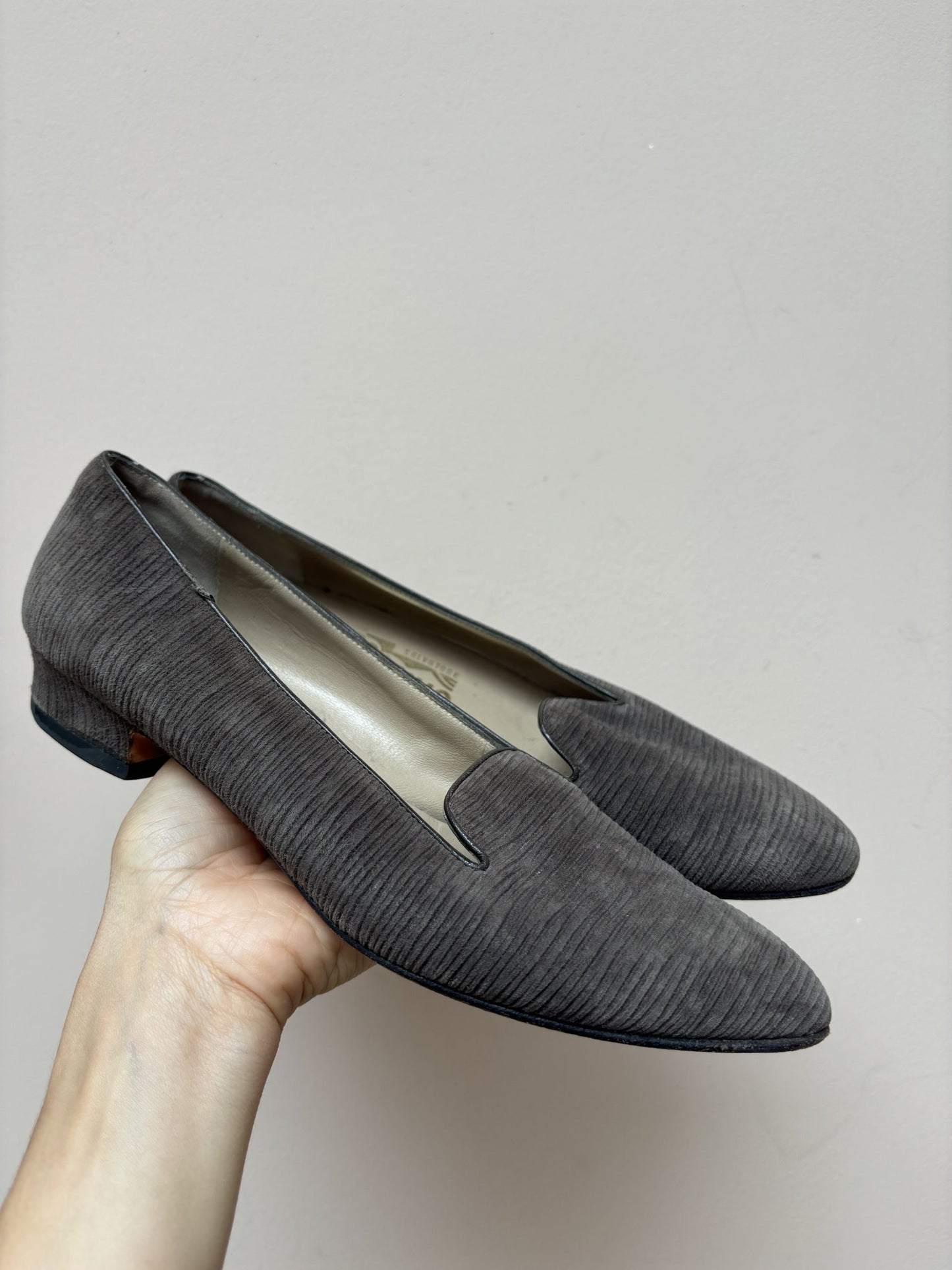 Vintage grey leather shoes size 4