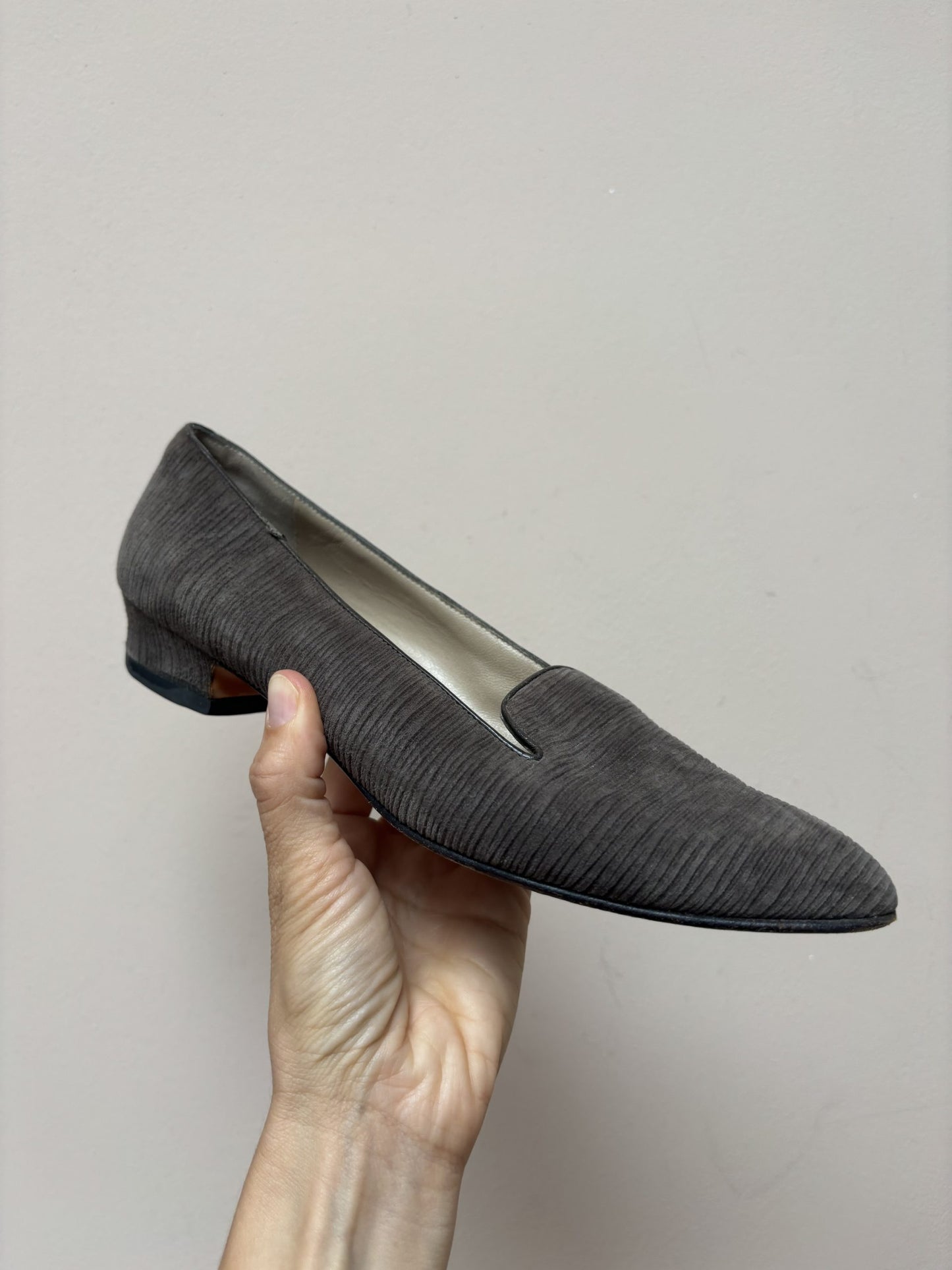 Vintage grey leather shoes size 4