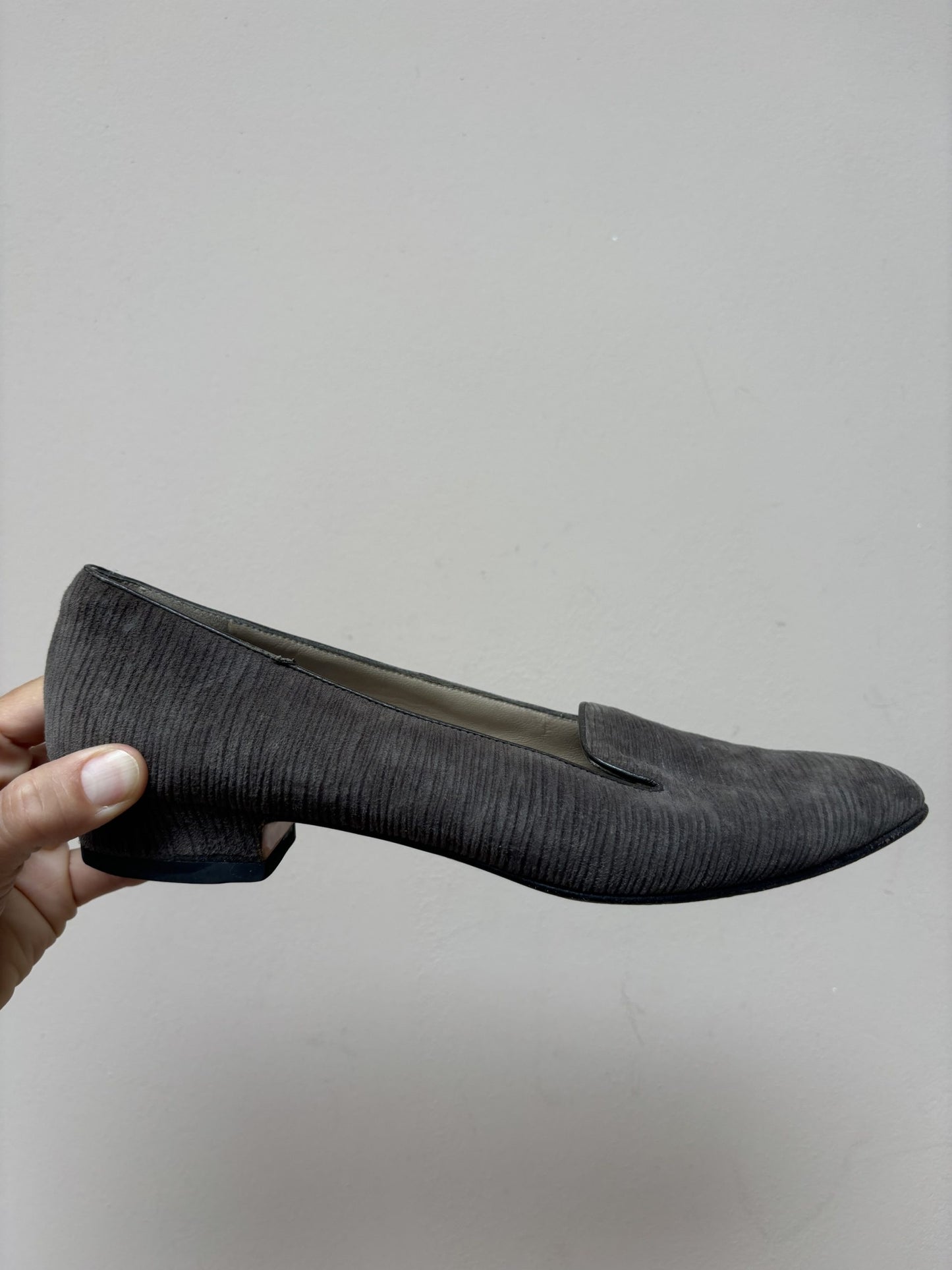 Vintage grey leather shoes size 4