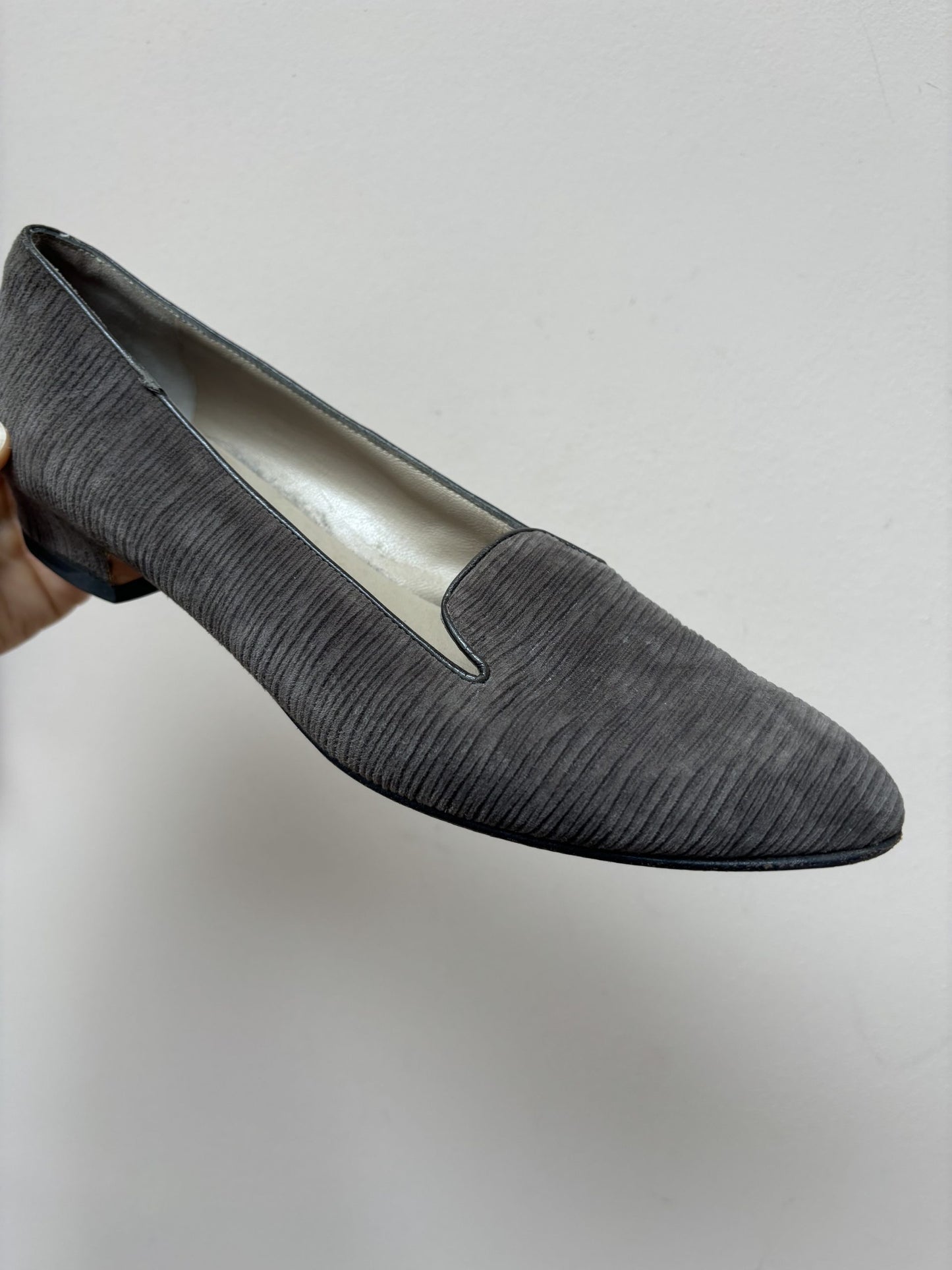 Vintage grey leather shoes size 4