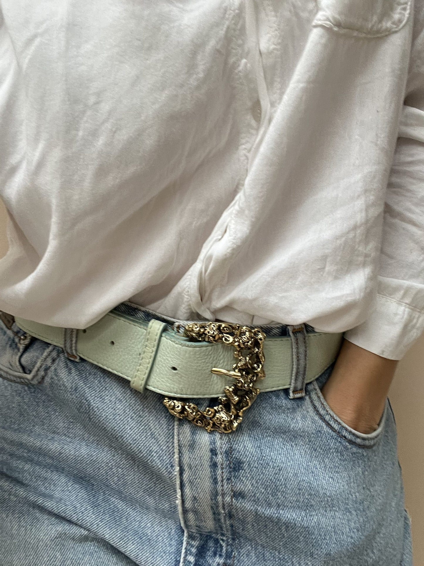 Stunning Roberta Scarpa leather belt in a beautiful pale blue. Size Large